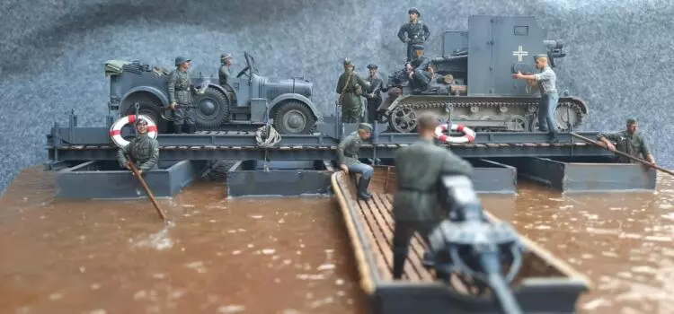 Gondoles sur la Meuse – Houx Belgique mai 1940 Gondoles sur la Meuse – Houx Belgique mai 1940